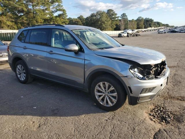VW Tiguan 2.0L 4 Front-wheel Drive, снимка 8 - Автомобили и джипове - 52935012