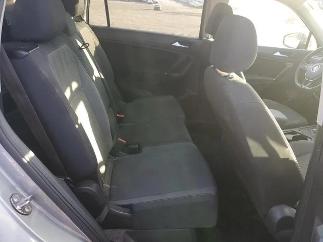 VW Tiguan 2.0L 4 Front-wheel Drive, снимка 3 - Автомобили и джипове - 52935012