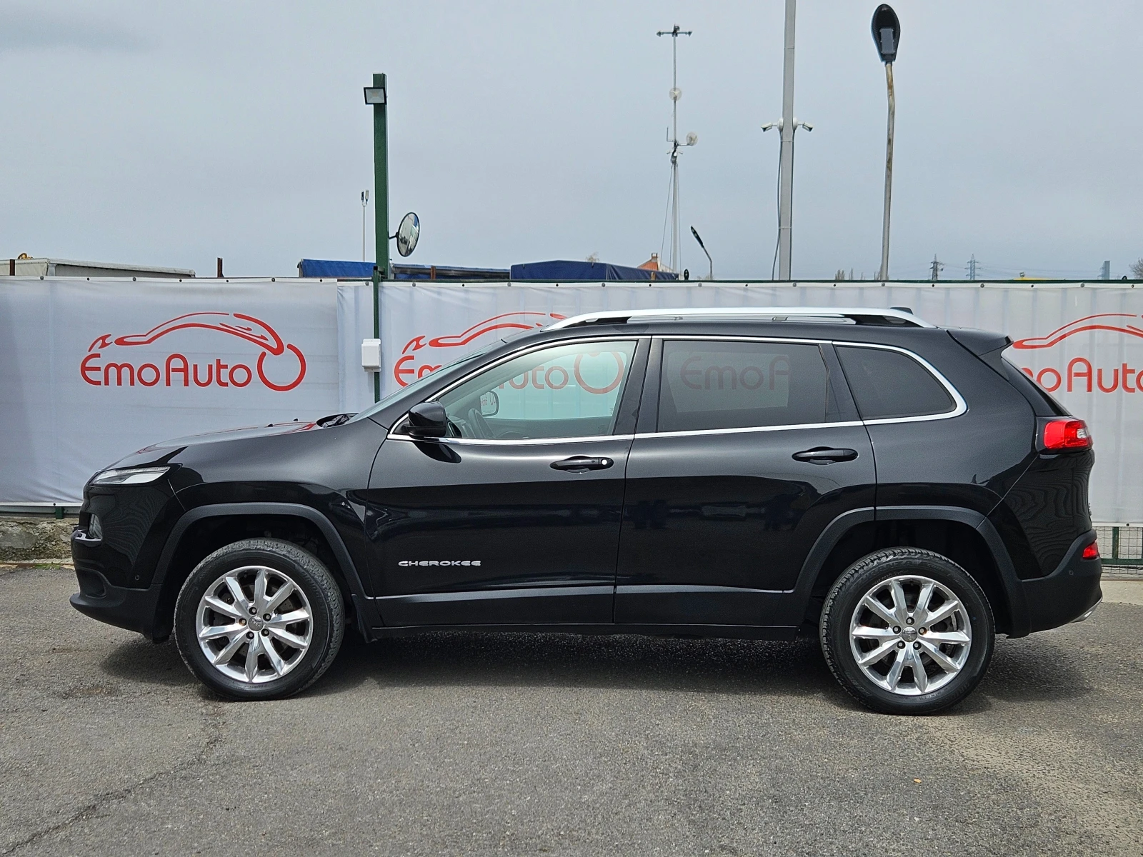 Jeep Cherokee 2.2D/Limited/4X4/9ск/LED/КАМЕРА/NAVI/БЛУТУТ/EURO 6 - изображение 6