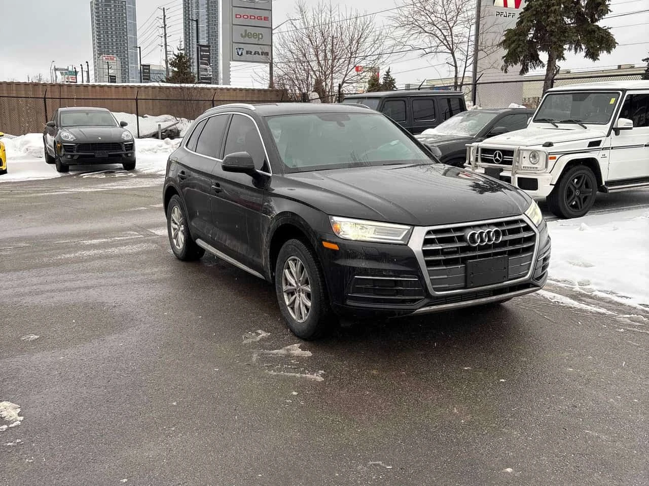 Audi Q5 Komfort * ПОДГРЕВ * ВТОРИ ГУМИ + ДЖАНТИ * , снимка 2 - Автомобили и джипове - 53715541