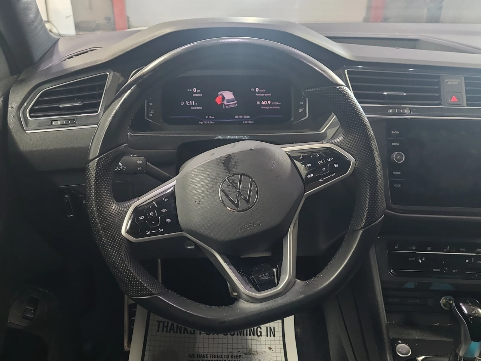 VW Tiguan R-LINE BLACK EDITION| PANO| CARFAX| | , снимка 16 - Автомобили и джипове - 53810908