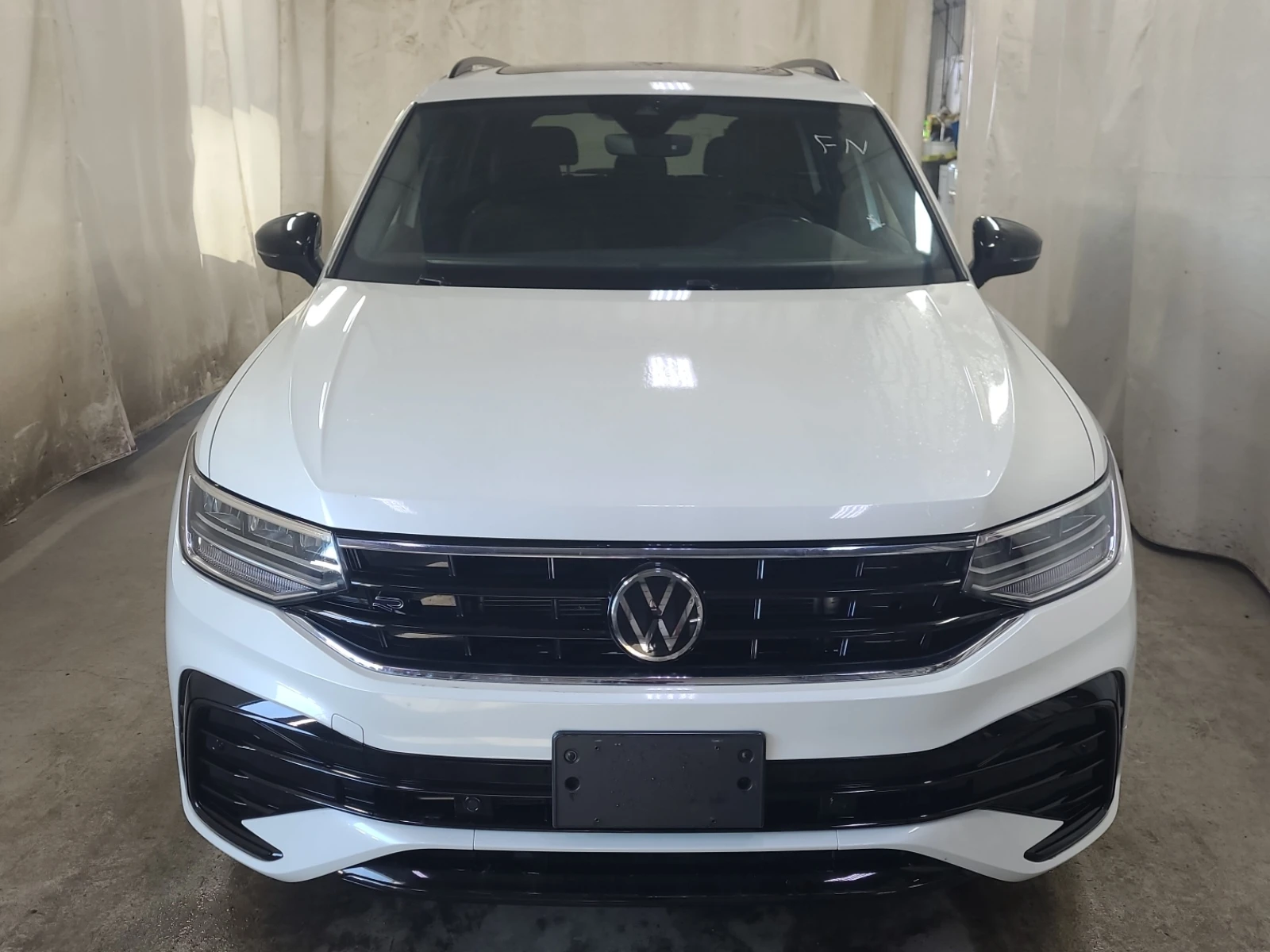 VW Tiguan R-LINE BLACK EDITION| PANO| CARFAX| | , снимка 5 - Автомобили и джипове - 53810908