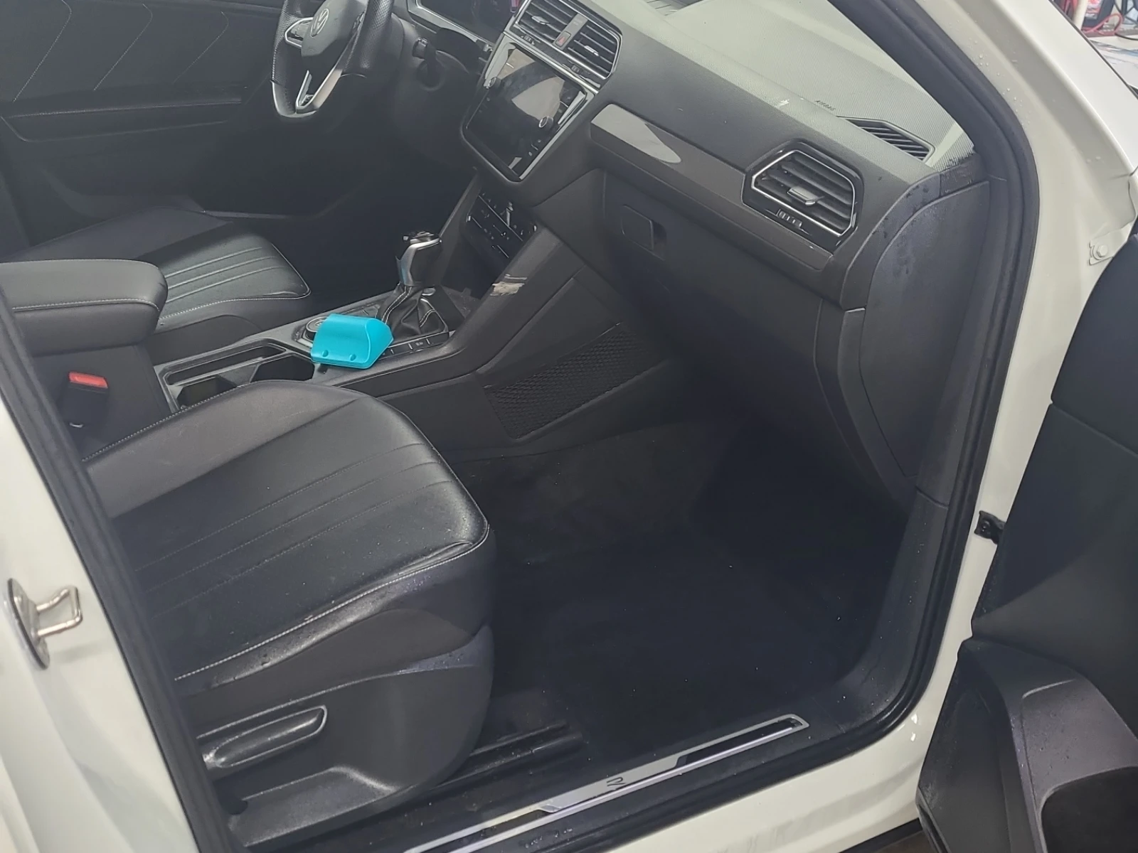 VW Tiguan R-LINE BLACK EDITION| PANO| CARFAX| | , снимка 17 - Автомобили и джипове - 53810908