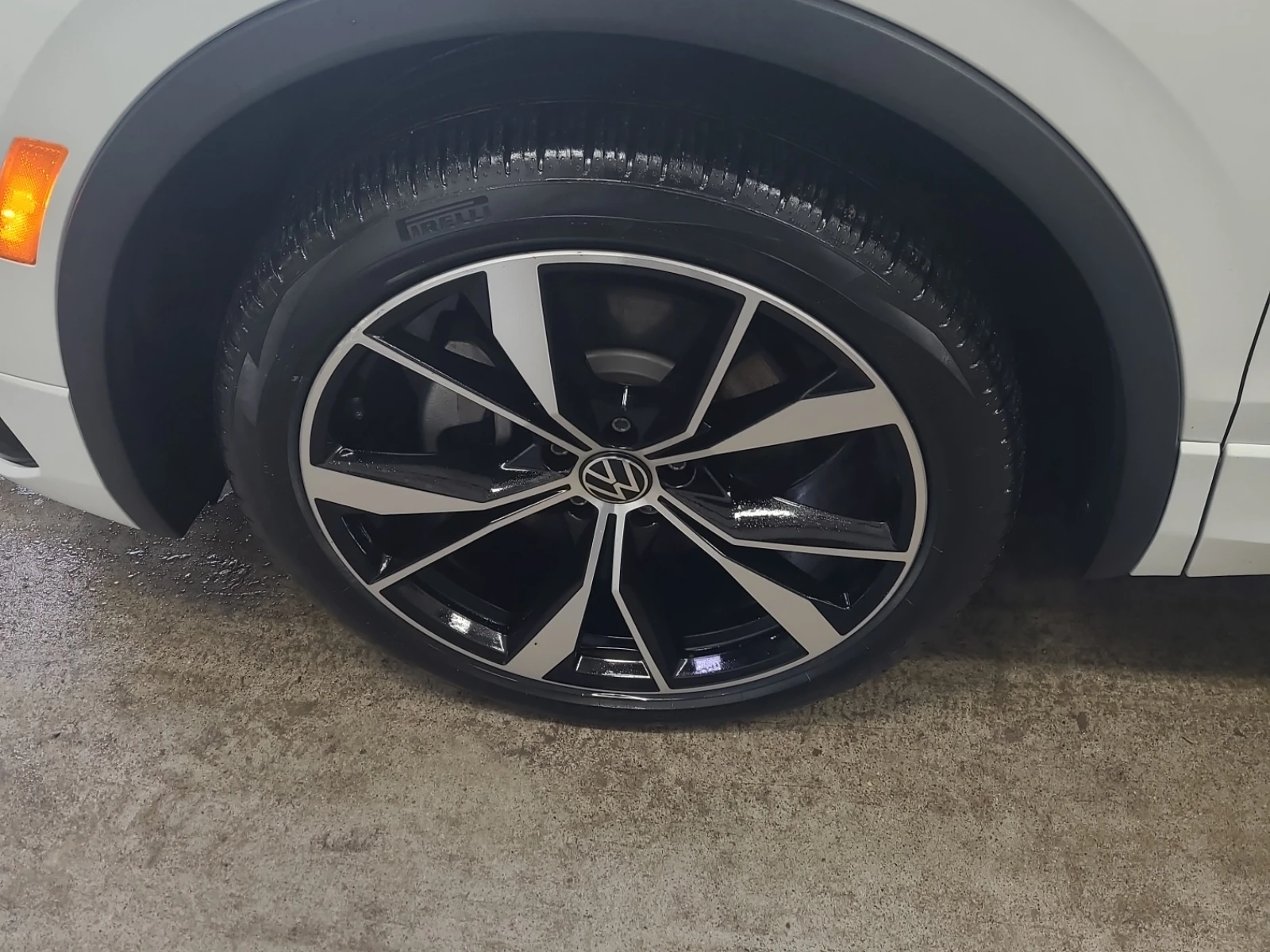 VW Tiguan R-LINE BLACK EDITION| PANO| CARFAX| | , снимка 7 - Автомобили и джипове - 53810908