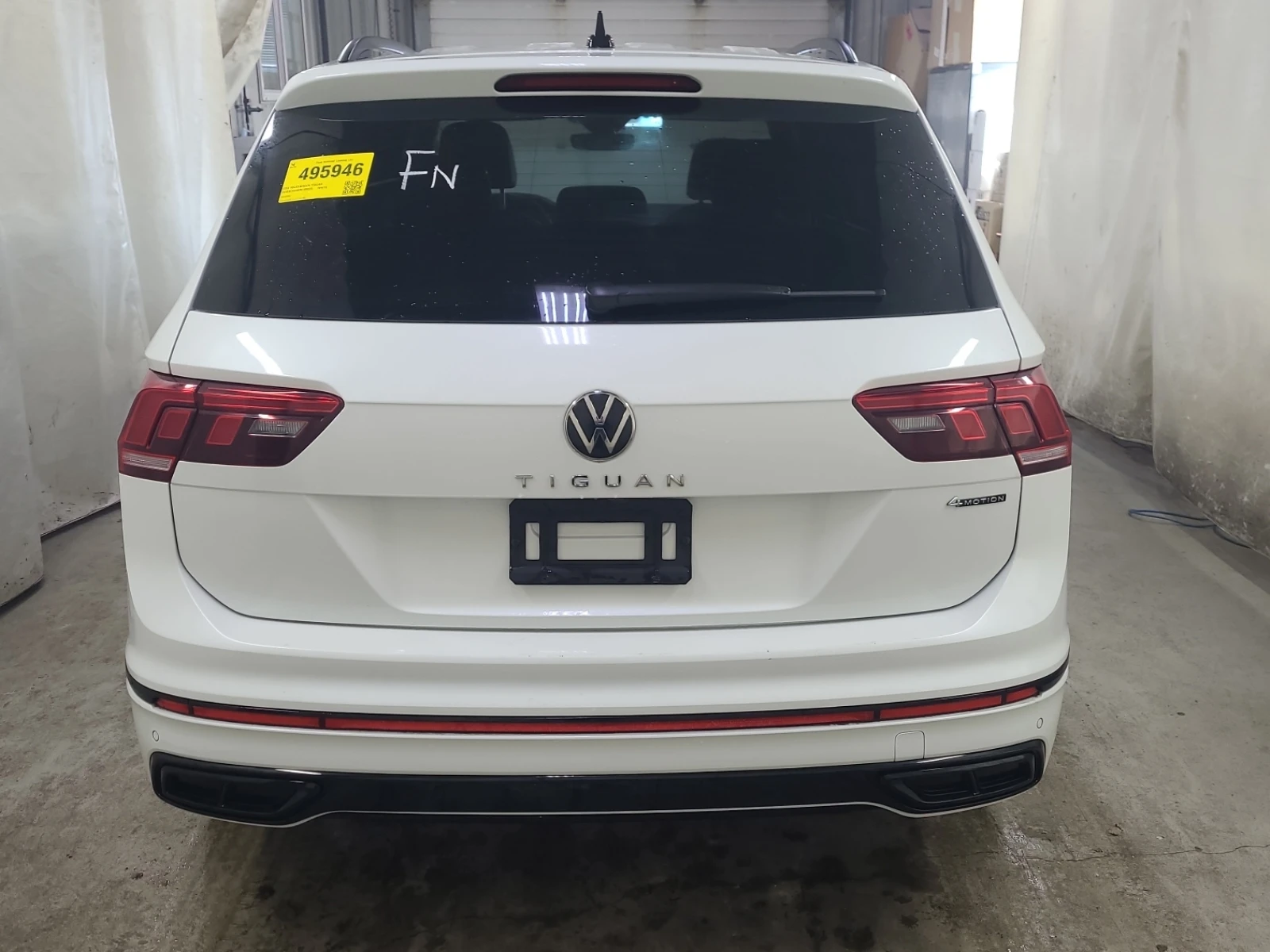 VW Tiguan R-LINE BLACK EDITION| PANO| CARFAX| | , снимка 6 - Автомобили и джипове - 53810908