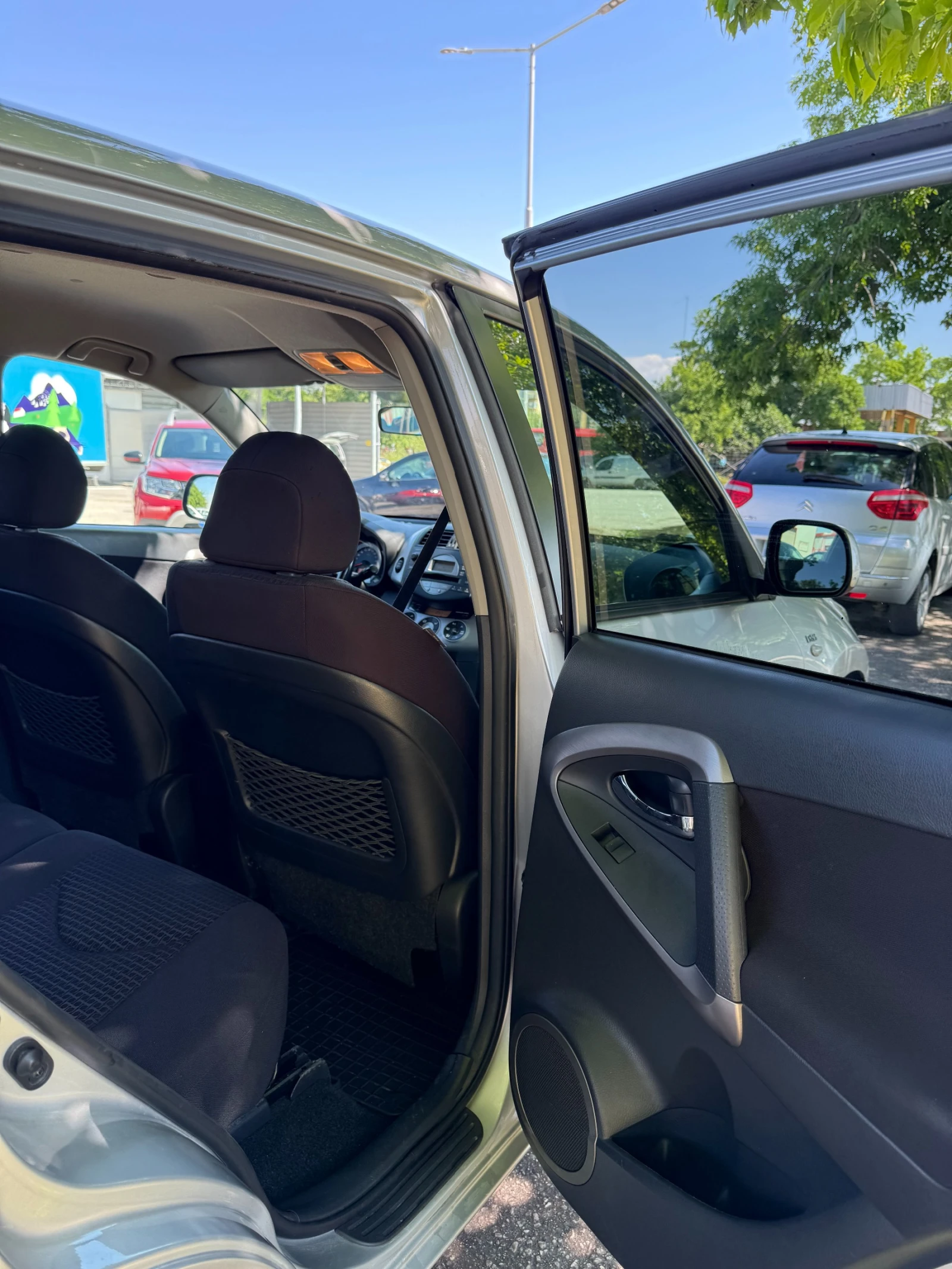 Toyota Rav4 2.2 D-4D 4x4, снимка 8 - Автомобили и джипове - 54669970
