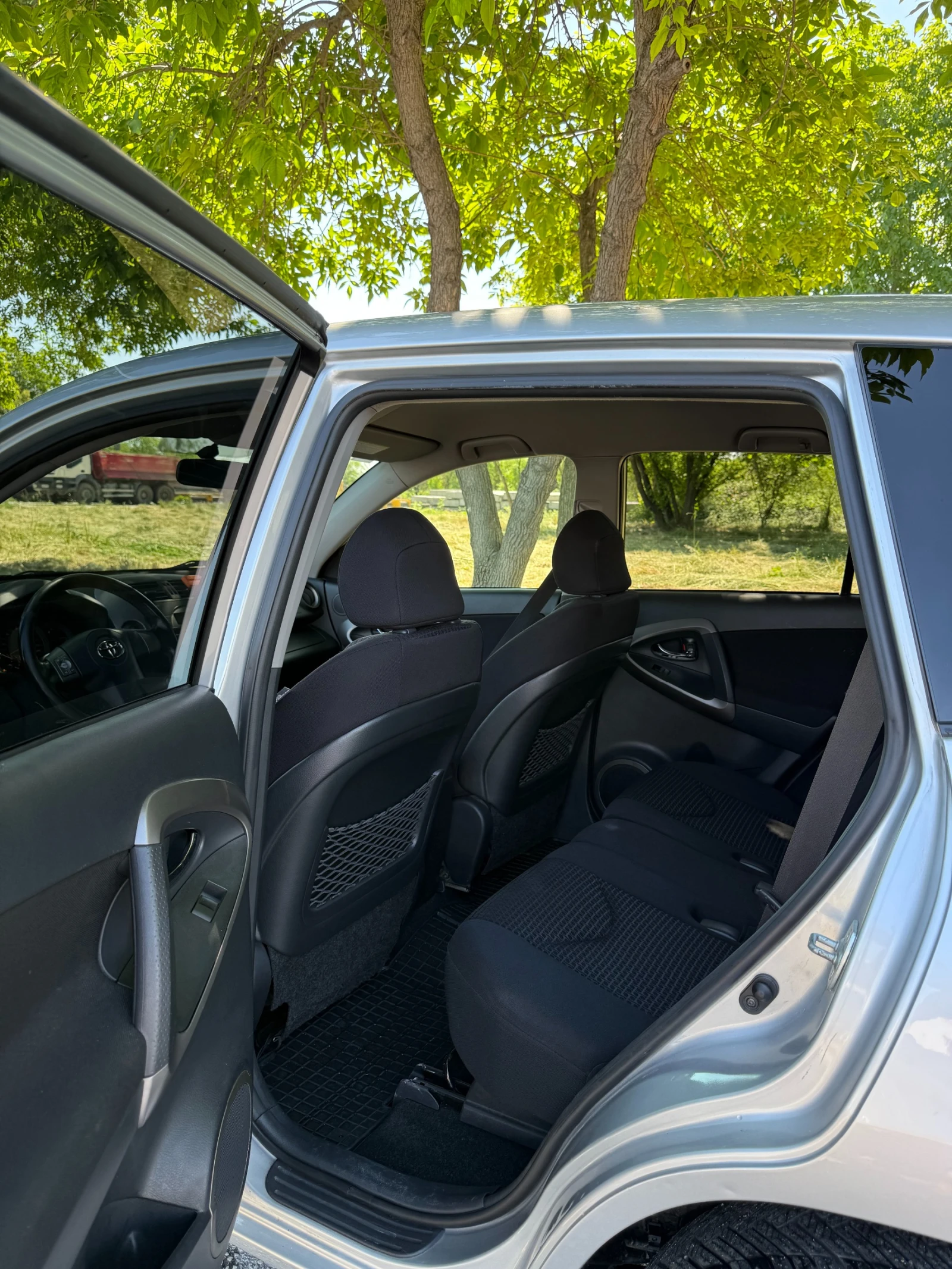 Toyota Rav4 2.2 D-4D 4x4, снимка 5 - Автомобили и джипове - 54669970