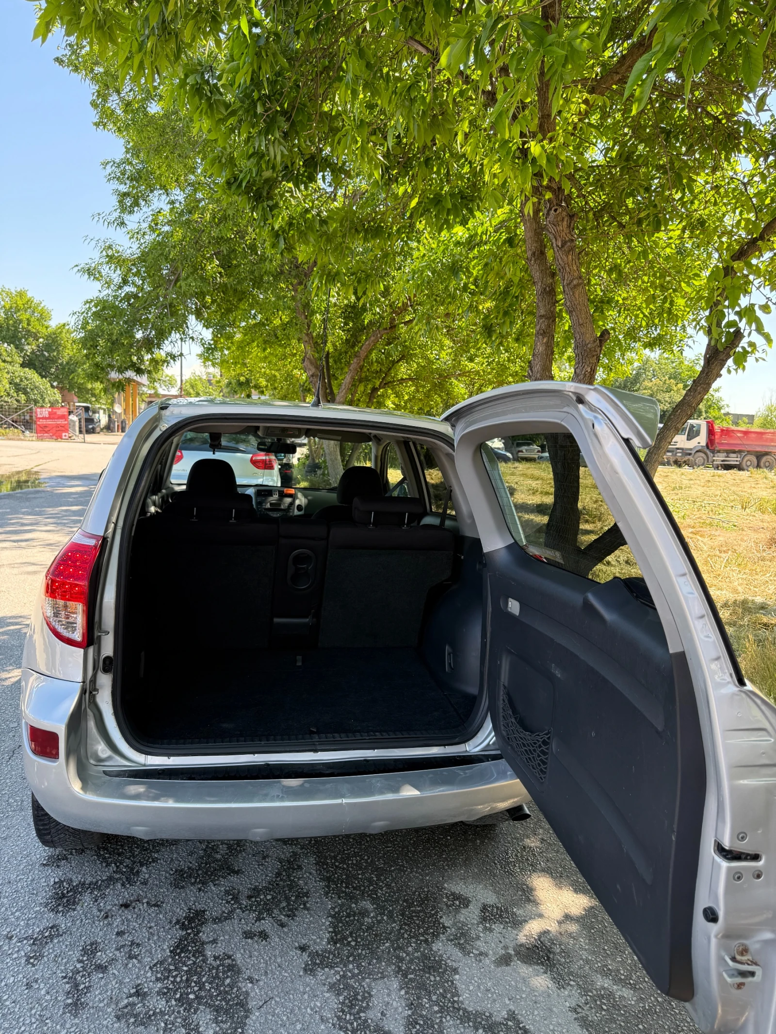 Toyota Rav4 2.2 D-4D 4x4, снимка 7 - Автомобили и джипове - 54669970