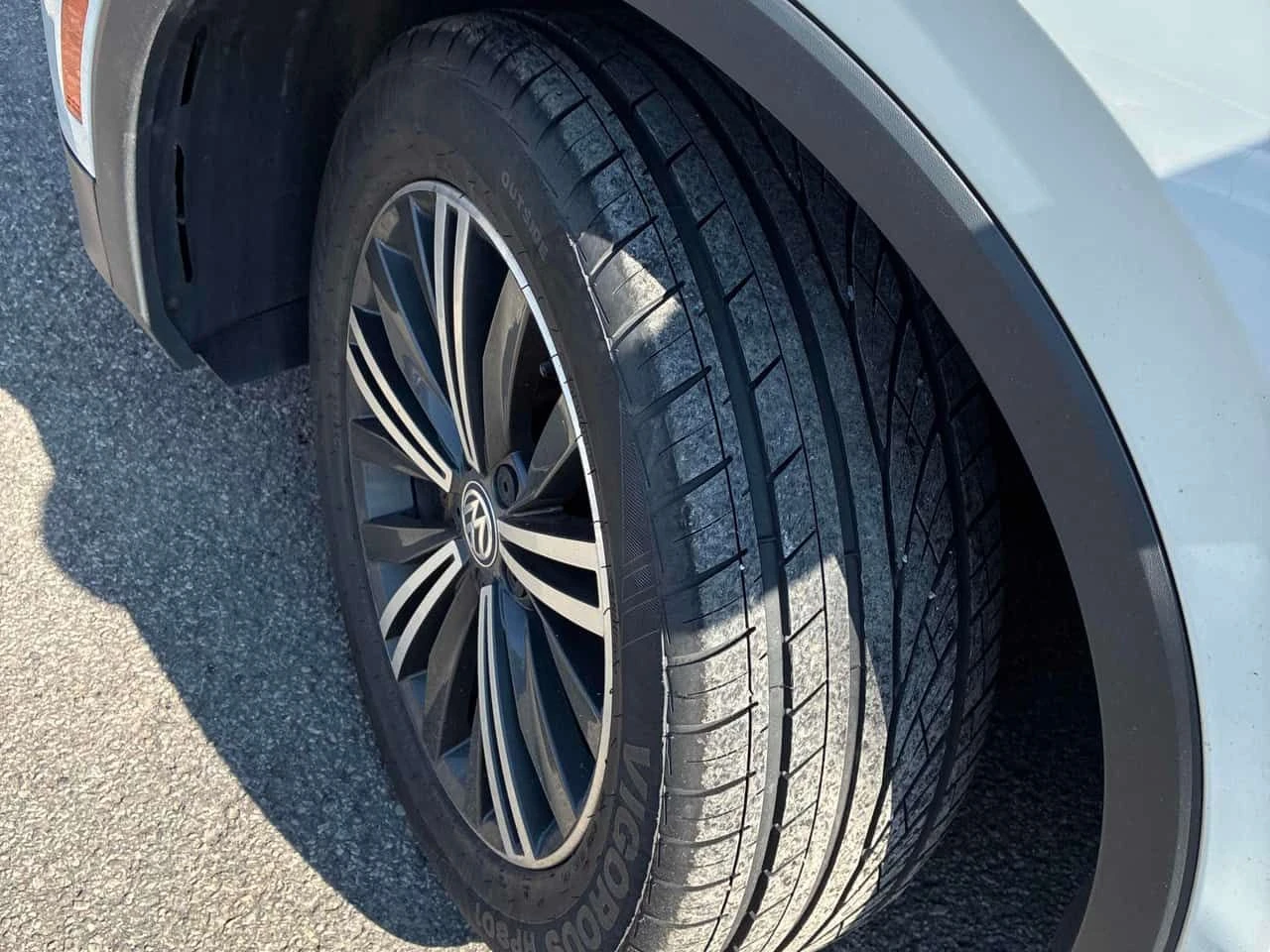 VW Tiguan Highline/CARFAX/Подгрев/Панорама/Памет/+ Гуми, снимка 16 - Автомобили и джипове - 55188267