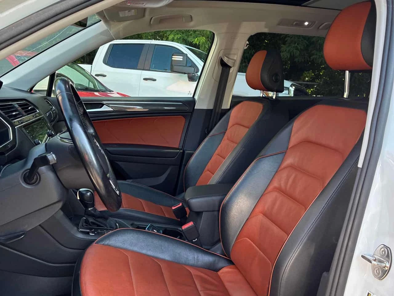 VW Tiguan Highline/CARFAX/Подгрев/Панорама/Памет/+ Гуми, снимка 14 - Автомобили и джипове - 55188267