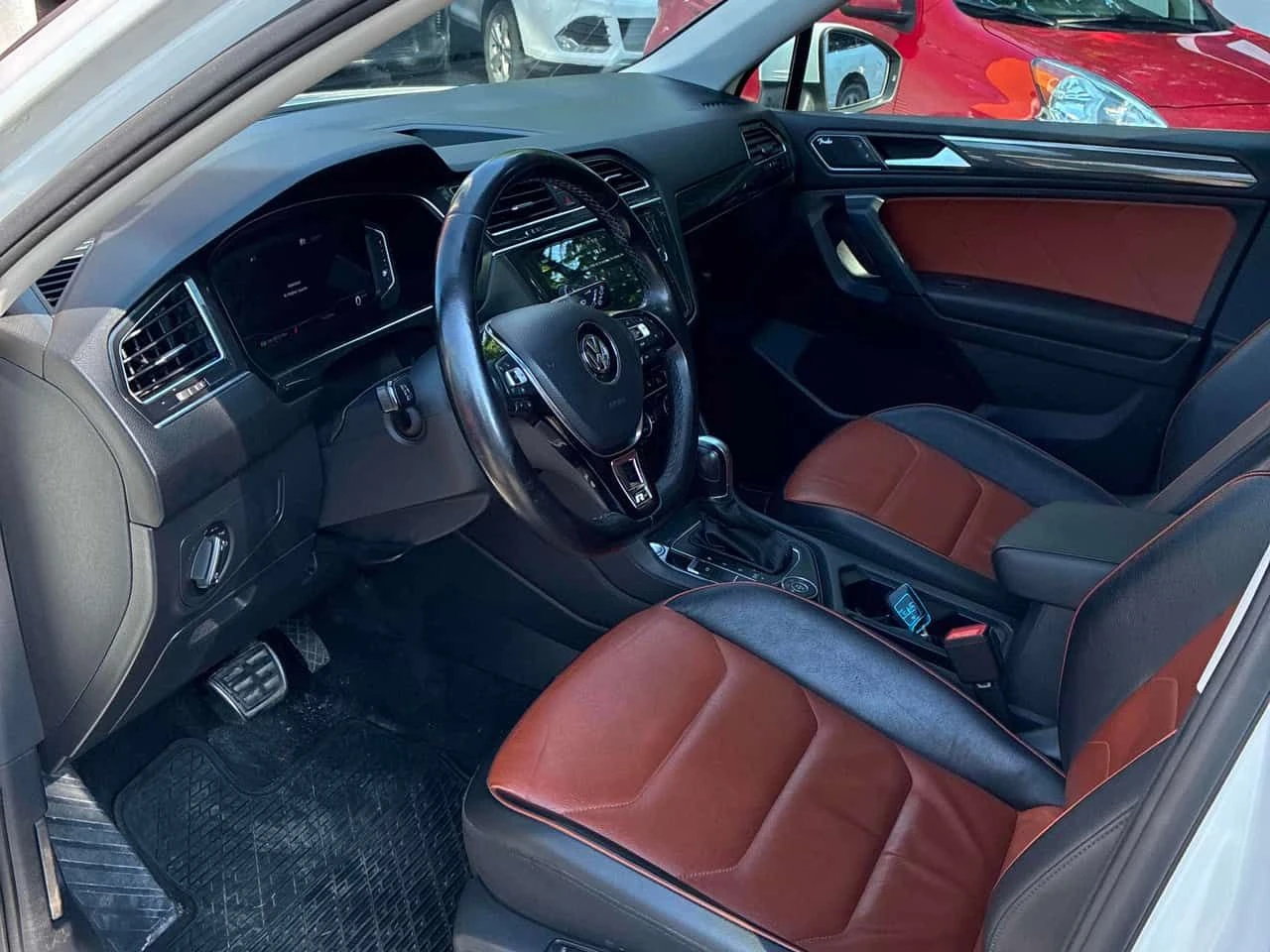 VW Tiguan Highline/CARFAX/Подгрев/Панорама/Памет/+ Гуми, снимка 7 - Автомобили и джипове - 55188267