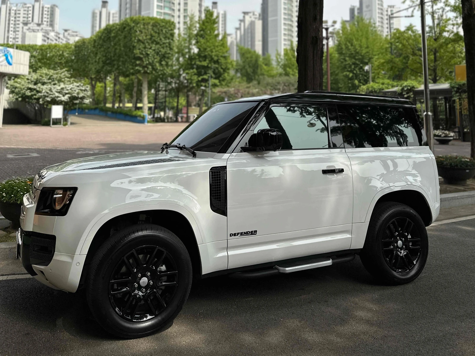 Land Rover Defender D250* BLIND SPOT* 360* ЛЮК* ПОДГРЕВ ВОЛАН* КРАЙНА , снимка 2 - Автомобили и джипове - 55387527