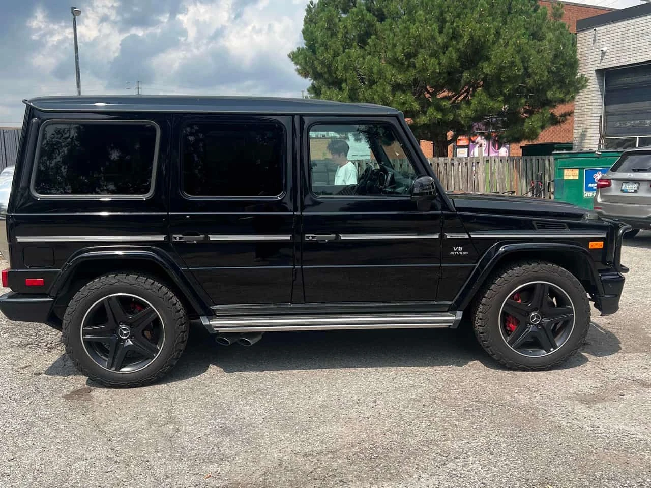 Mercedes-Benz G 63 AMG 4MATIC | CARFAX | АВТОКРЕДИТ БЕЗ ПЪРВОНАЧАЛНА, снимка 4 - Автомобили и джипове - 55601365