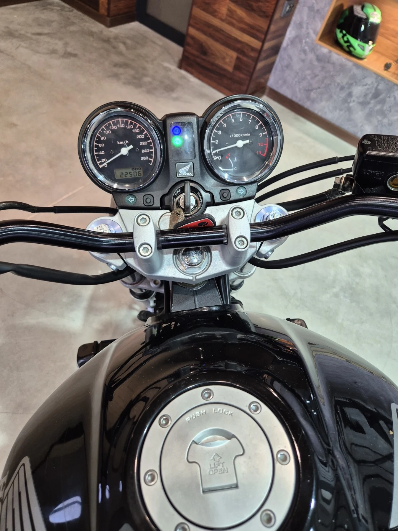 Honda Hornet 919 22000км!!! Нов внос ШВЕЙЦАРИЯ!!!, снимка 14 - Мотоциклети и мототехника - 53916817