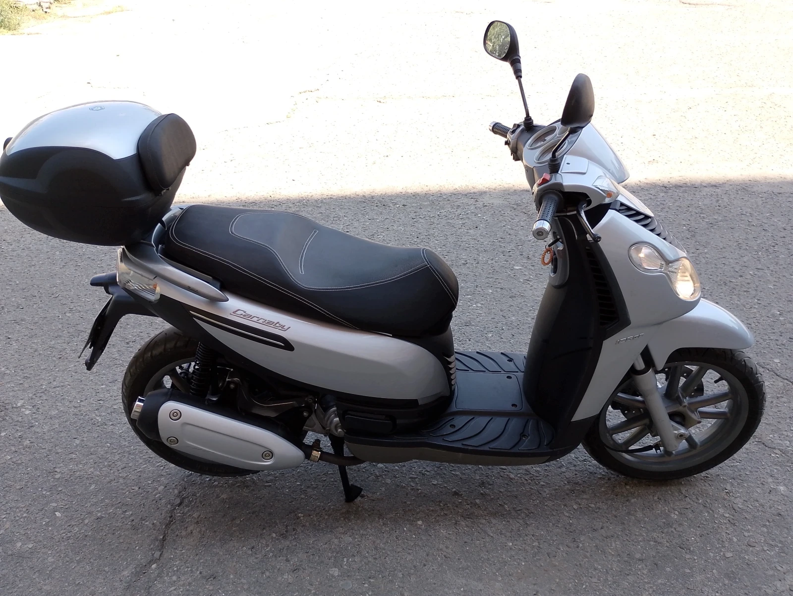 Piaggio Carnaby Скутер, снимка 16 - Мотоциклети и мототехника - 55752360