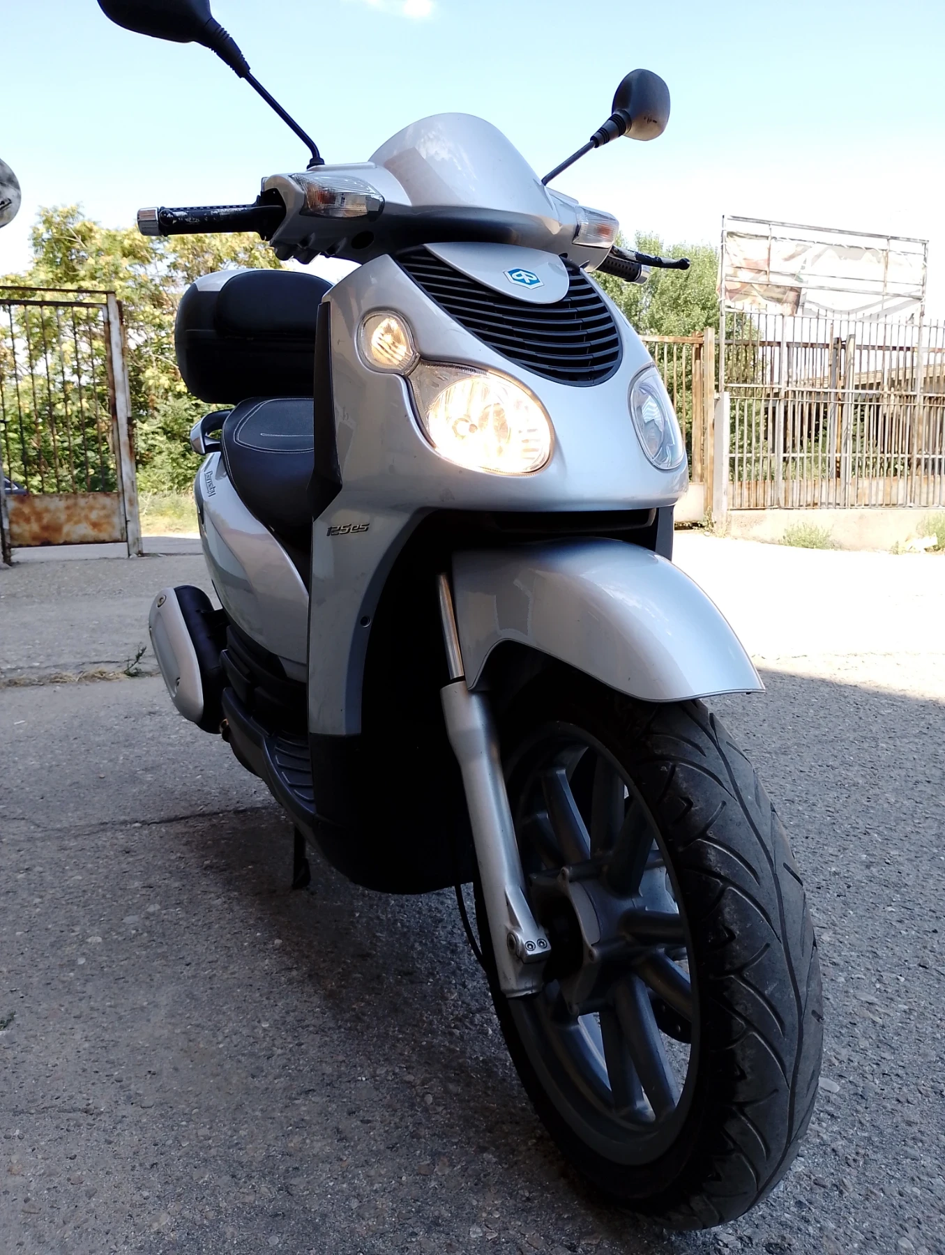 Piaggio Carnaby Скутер, снимка 2 - Мотоциклети и мототехника - 55752360