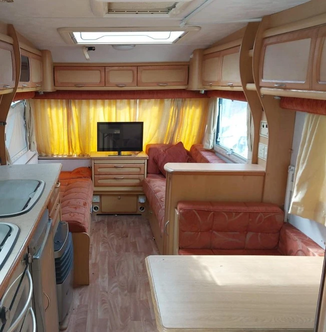 Каравана Compas Pentara 524, снимка 8 - Каравани и кемпери - 54864941