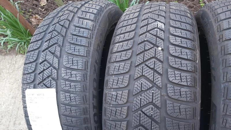 Гуми Зимни 215/55R17, снимка 3 - Гуми и джанти - 27314034