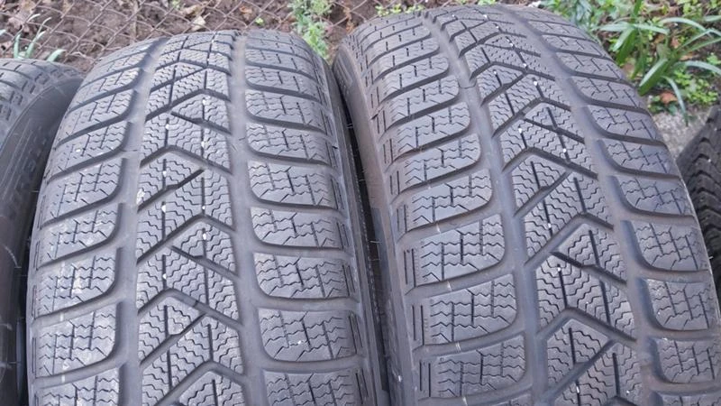 Гуми Зимни 215/55R17, снимка 4 - Гуми и джанти - 27314034