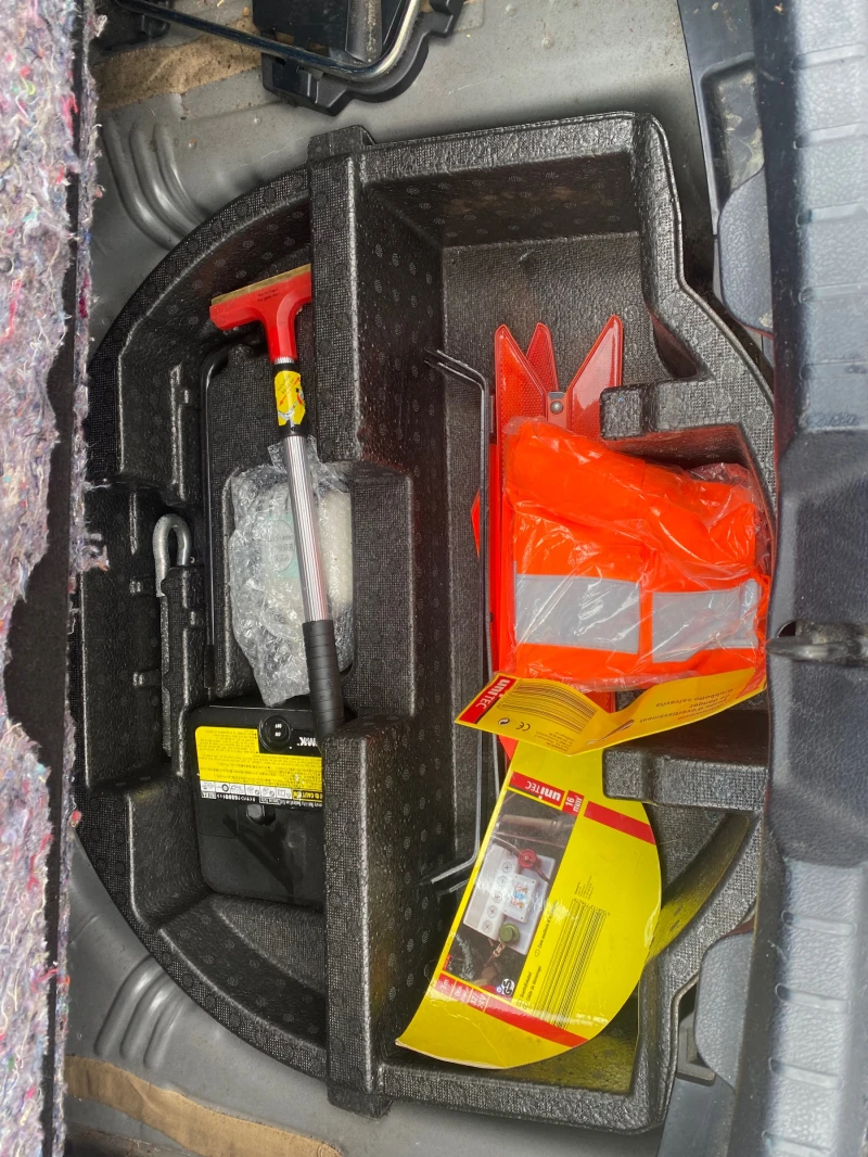 Toyota Yaris 1.3 Швейцария, снимка 5 - Автомобили и джипове - 50449331