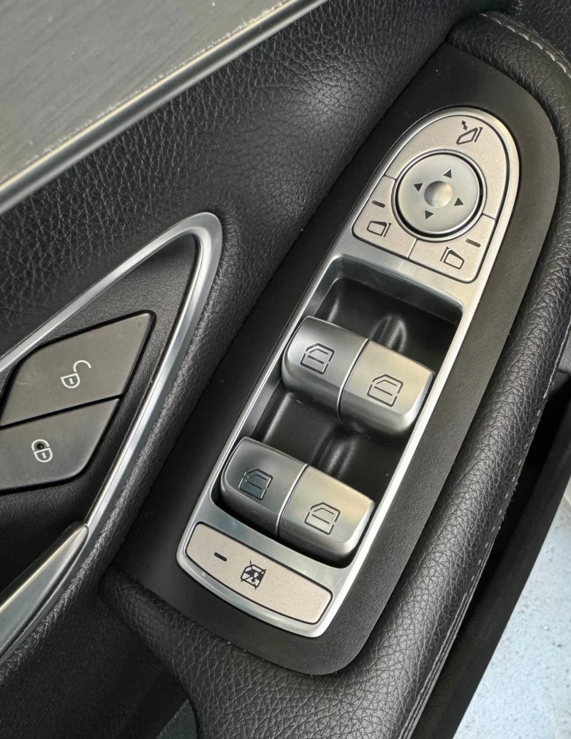 Mercedes-Benz C 220 d / AMG PACKET , снимка 14 - Автомобили и джипове - 52173290