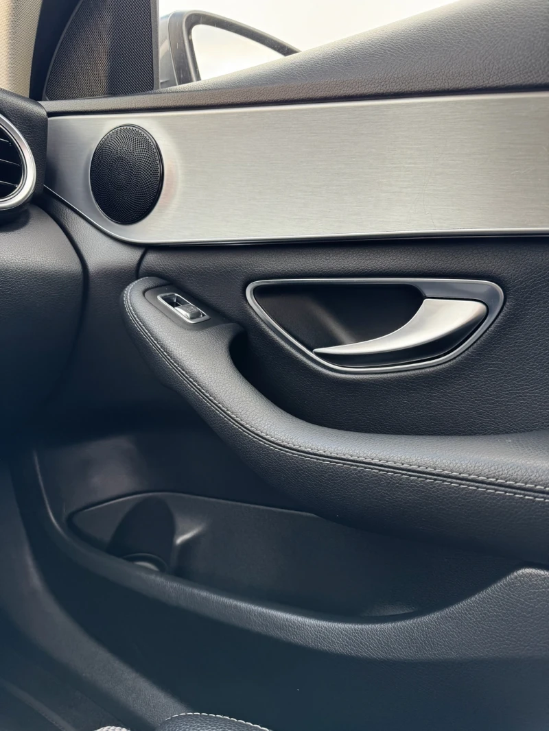 Mercedes-Benz C 220 d / AMG PACKET , снимка 10 - Автомобили и джипове - 52173290