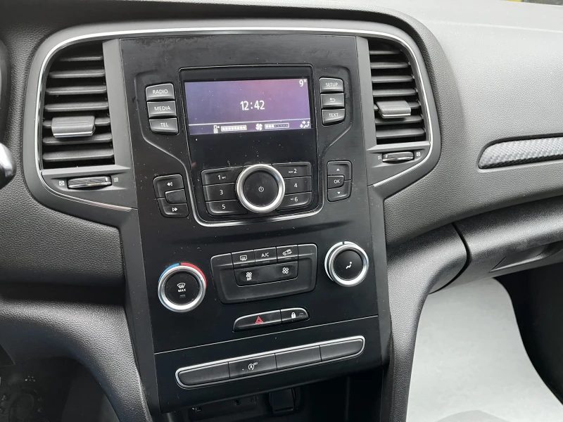 Renault Megane 1.5 dCi 115 к.с 6M/T, снимка 11 - Автомобили и джипове - 52671513