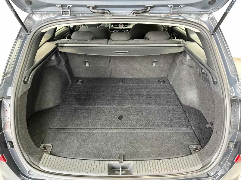 Hyundai I30 1.6 Diesel Facelift Комби 2021г. Германия , снимка 15 - Автомобили и джипове - 53129181