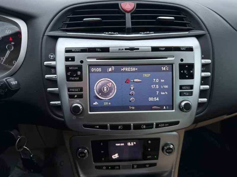 Lancia Delta 1.6 Jtd Панорама Кожа Нави, снимка 17 - Автомобили и джипове - 53507982