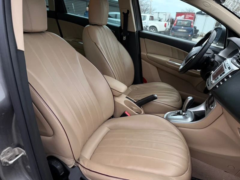 Lancia Delta 1.6 Jtd Панорама Кожа Нави, снимка 10 - Автомобили и джипове - 53507982