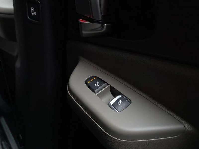 Kia Carnival 1.6 Automatic, снимка 17 - Автомобили и джипове - 55848273
