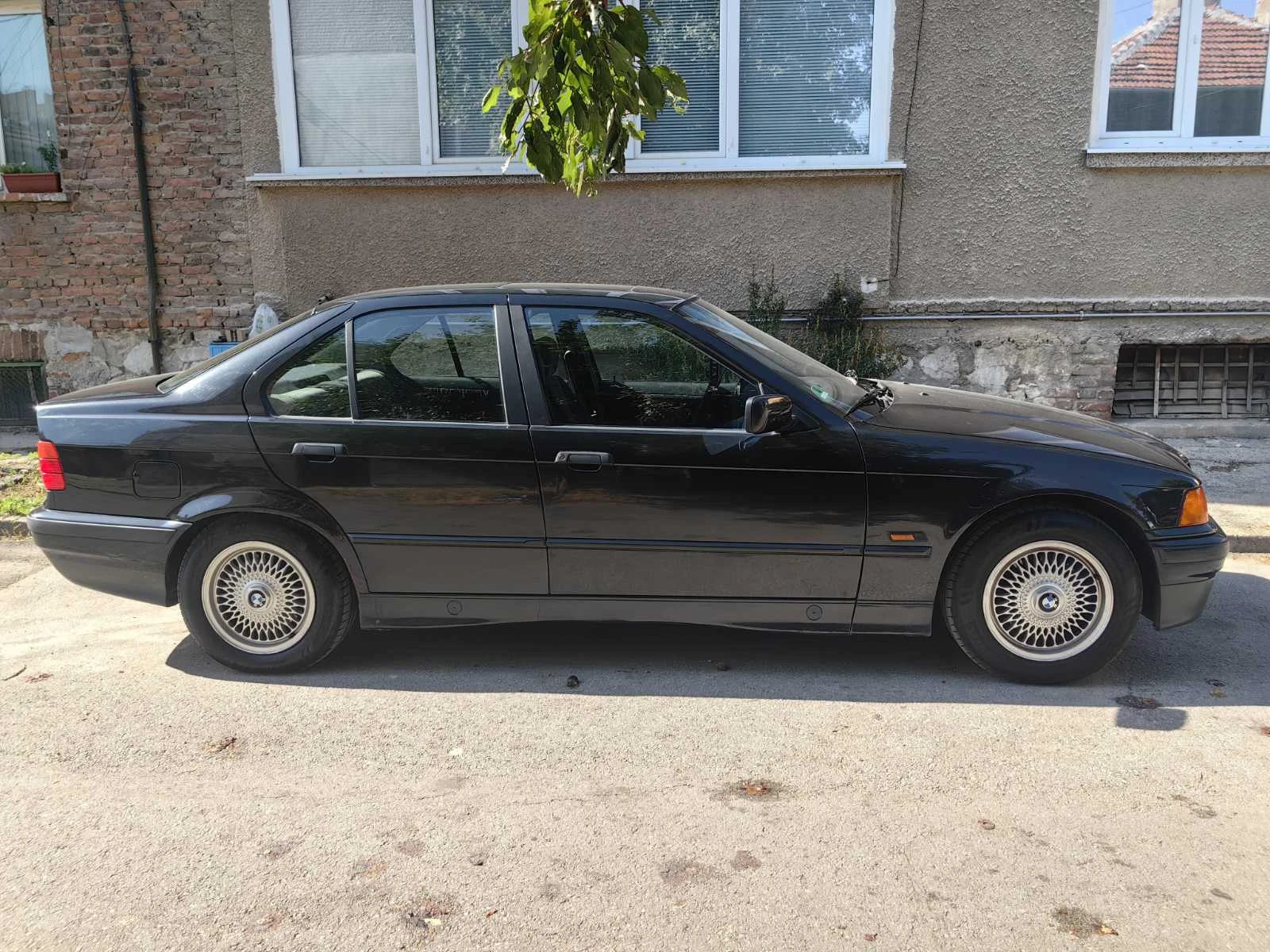 BMW 325 i / 3 Series / 6 цилиндъра, 192 hp, 2.5 бензин - изображение 3