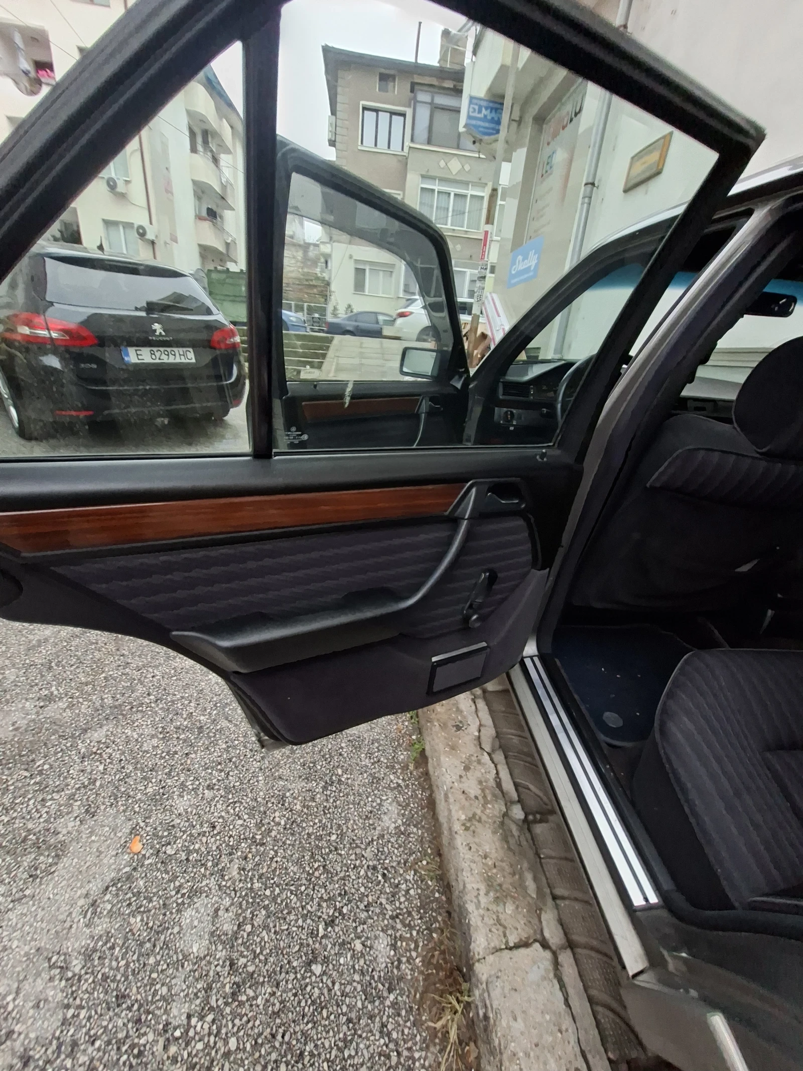 Mercedes-Benz 124  - изображение 7