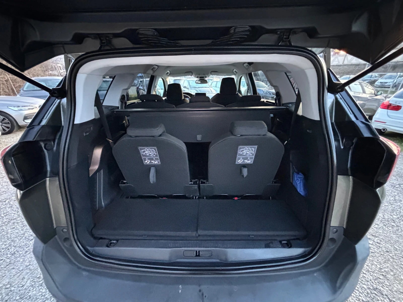 Peugeot 5008 1.6 HDI TYPE HABILLAGE EXTERIEUR, снимка 8 - Автомобили и джипове - 52886931