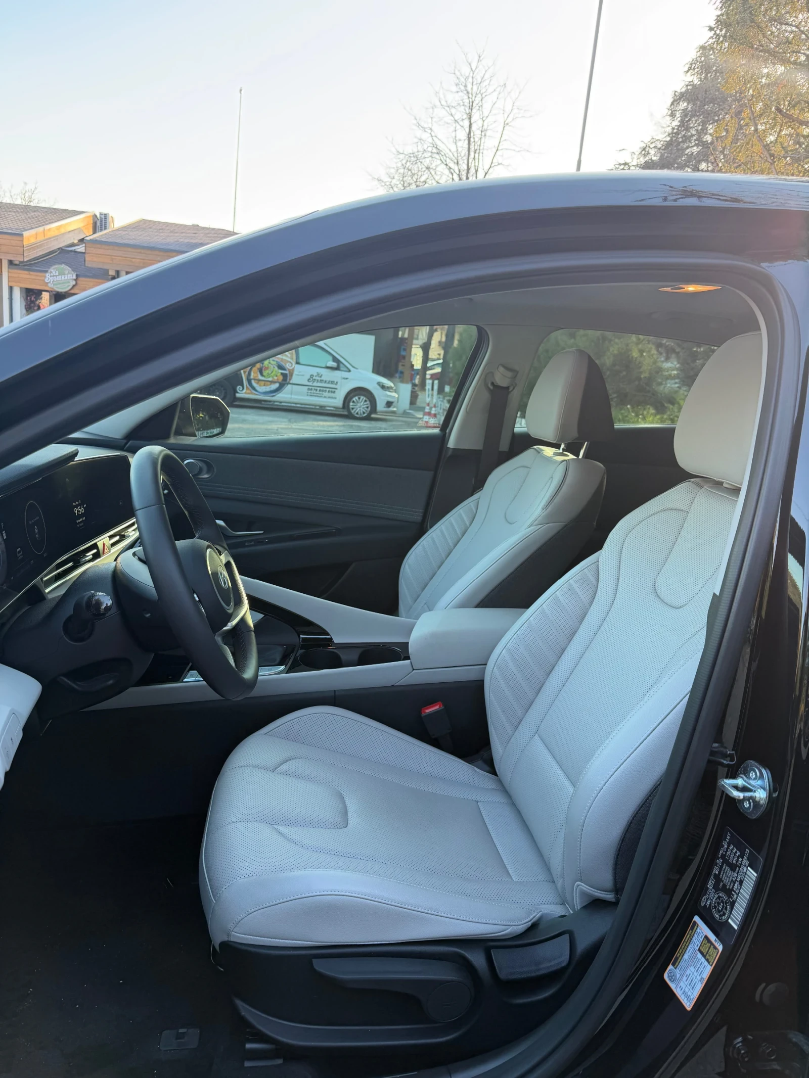 Hyundai Elantra, снимка 11 - Автомобили и джипове - 53817750