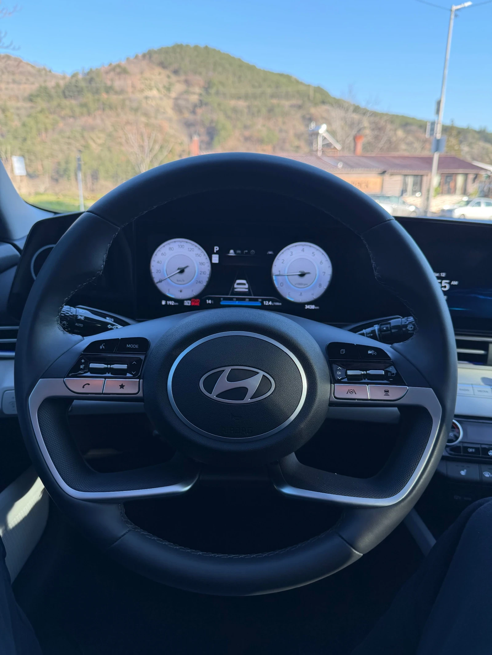 Hyundai Elantra, снимка 8 - Автомобили и джипове - 53817750