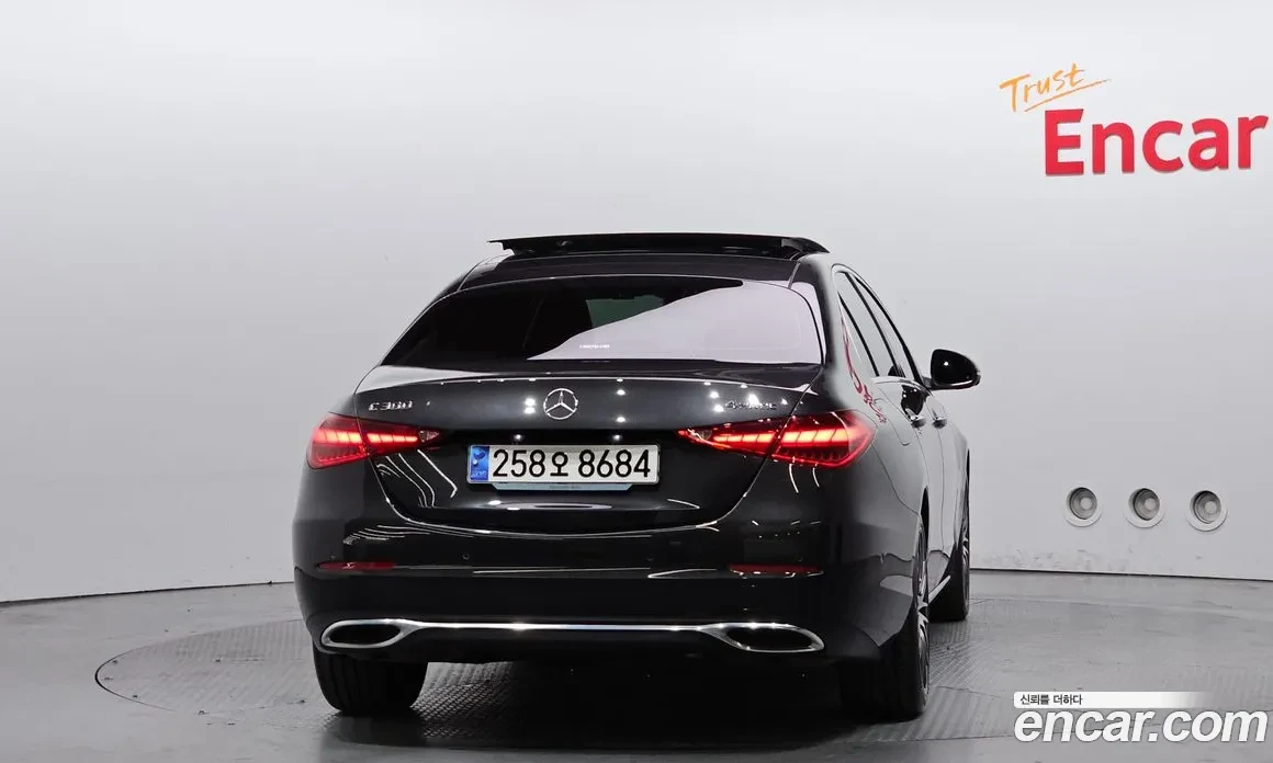 Mercedes-Benz C 300 * 4x4 * DISTRONIC * BURMASTER * ОБДУХВАНЕ * 360, снимка 4 - Автомобили и джипове - 54457224