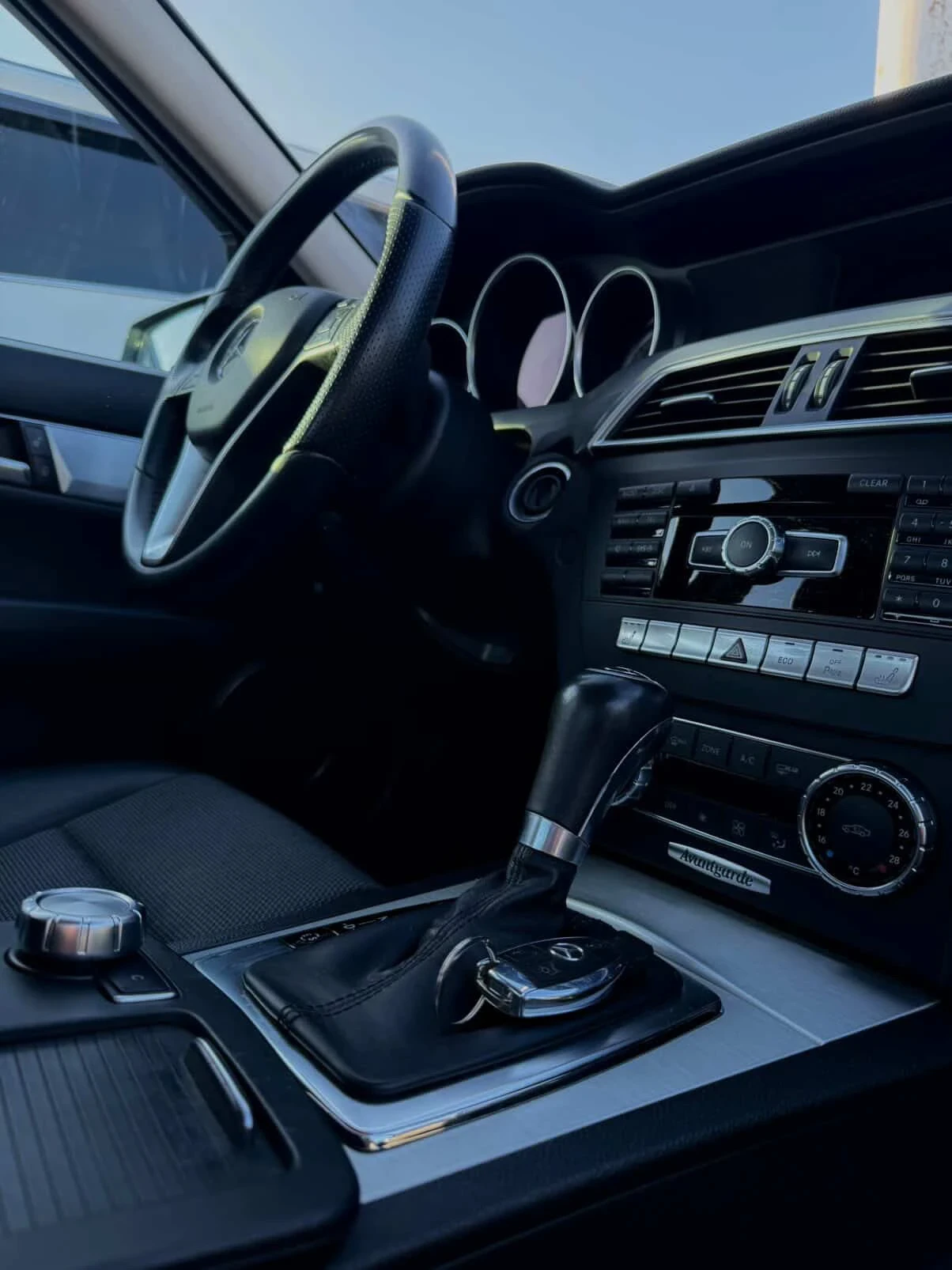 Mercedes-Benz C 200, снимка 13 - Автомобили и джипове - 54562455
