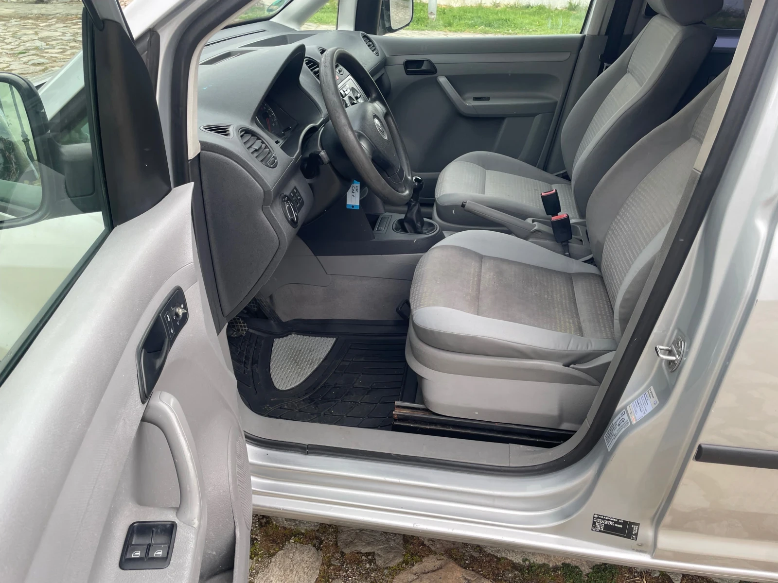 VW Caddy 1.9TDI 105ks 6+ 1 КЛИМАТИК, снимка 9 - Автомобили и джипове - 54568158