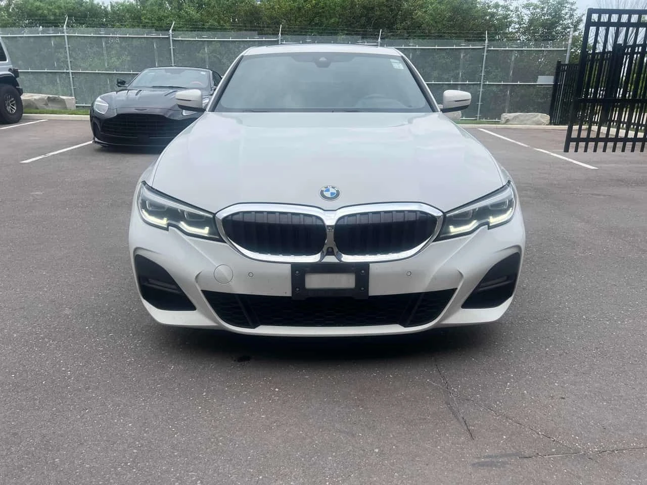 BMW 330 i xDrive/CARFAX/ШИБИДАХ/360, снимка 2 - Автомобили и джипове - 55055948
