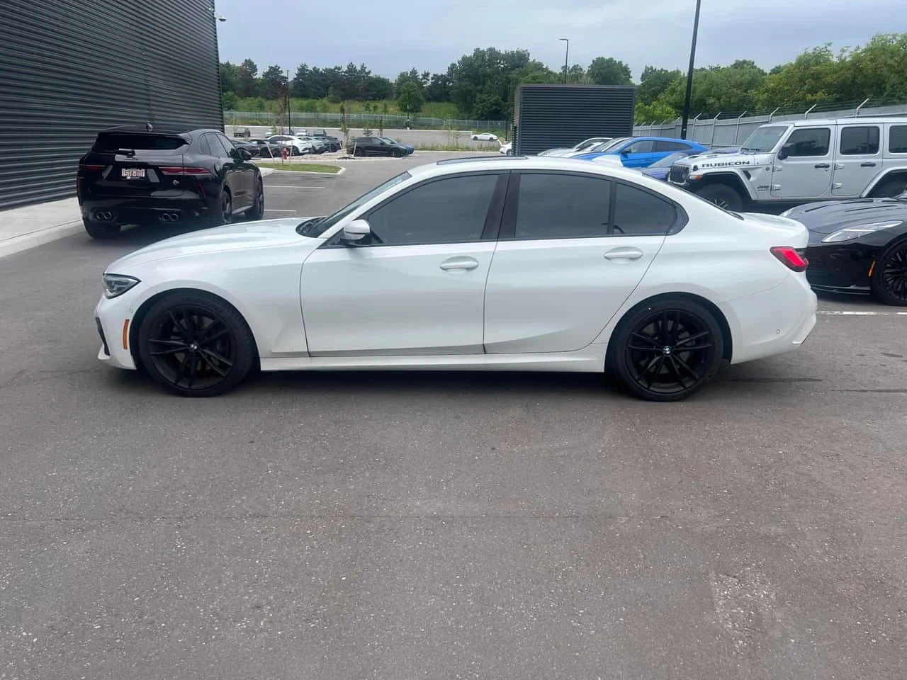 BMW 330 i xDrive/CARFAX/ШИБИДАХ/360, снимка 3 - Автомобили и джипове - 55055948