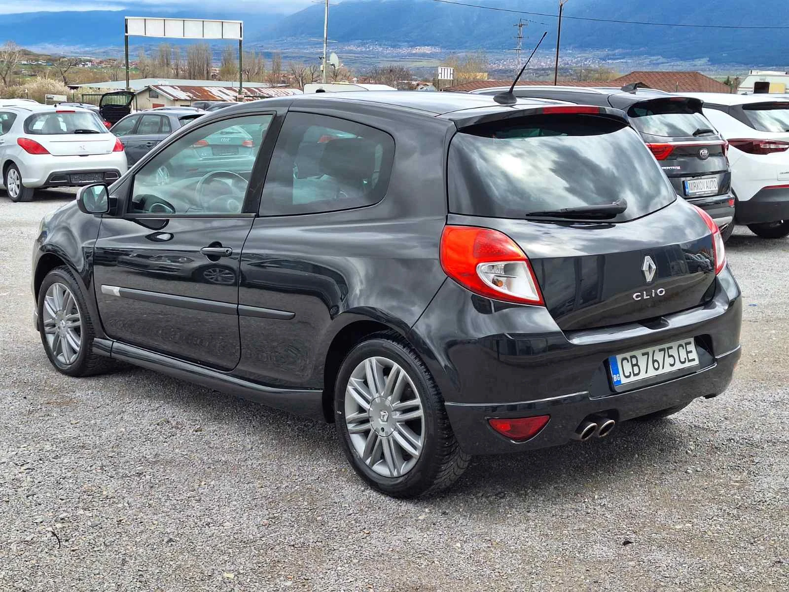 Renault Clio 1.6I-128кс, снимка 3 - Автомобили и джипове - 55125293