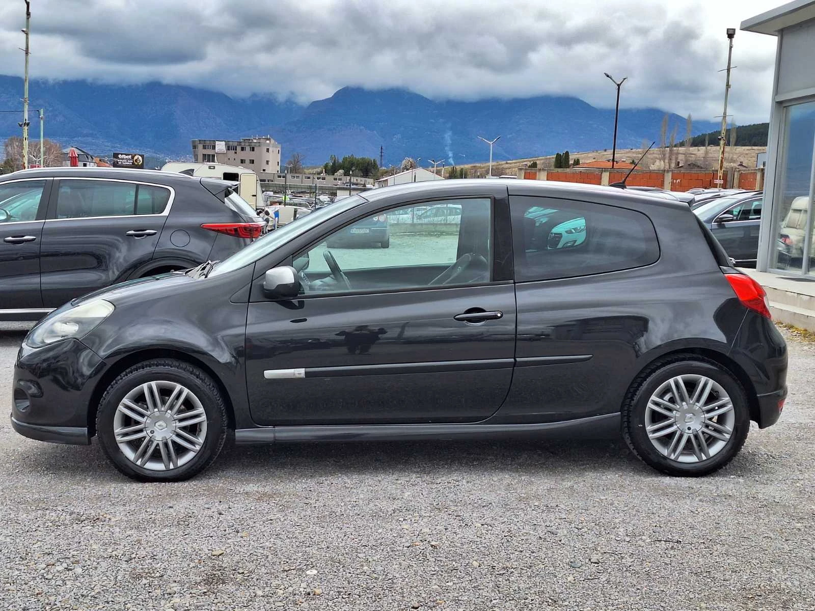 Renault Clio 1.6I-128кс, снимка 2 - Автомобили и джипове - 55125293