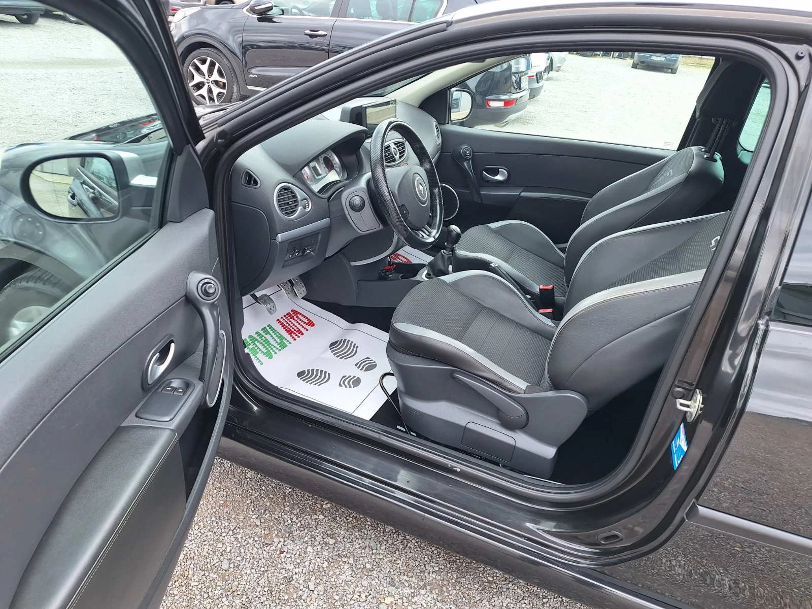 Renault Clio 1.6I-128кс, снимка 9 - Автомобили и джипове - 55125293