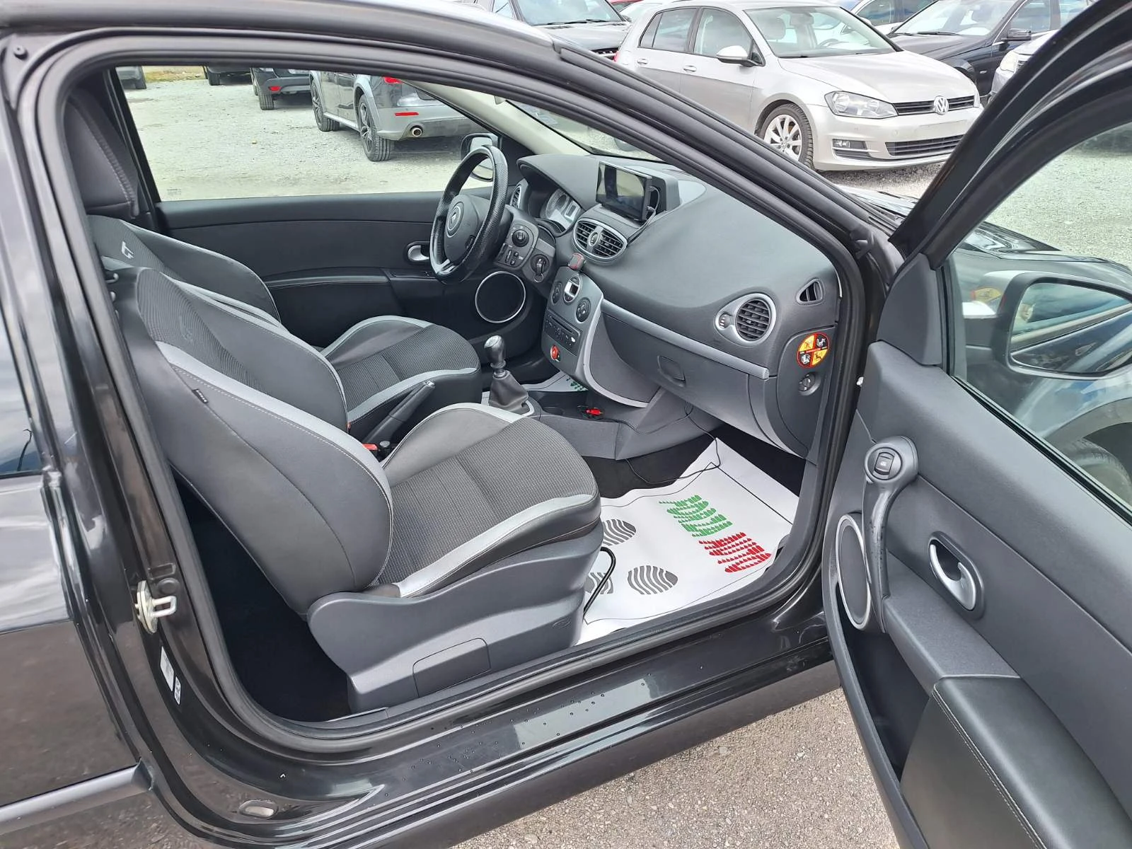Renault Clio 1.6I-128кс, снимка 10 - Автомобили и джипове - 55125293