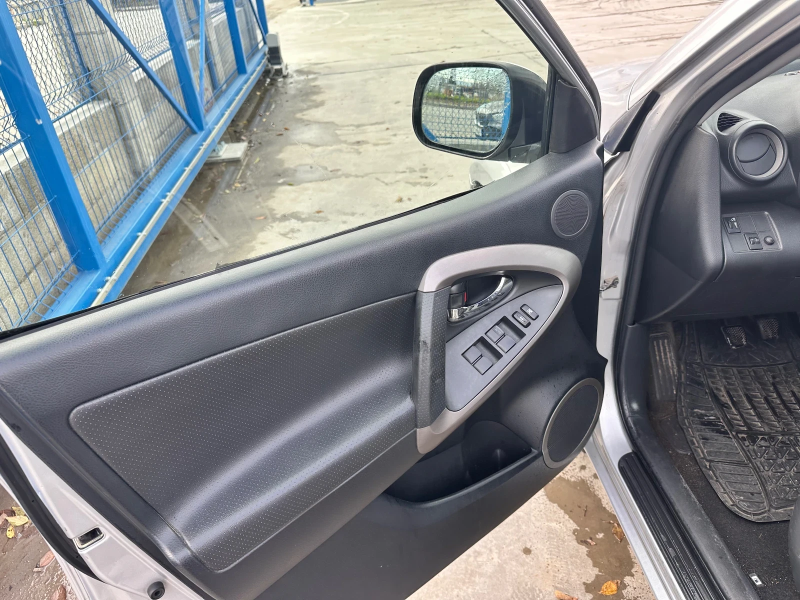 Toyota Rav4 2.2 D-Cat - изображение 5