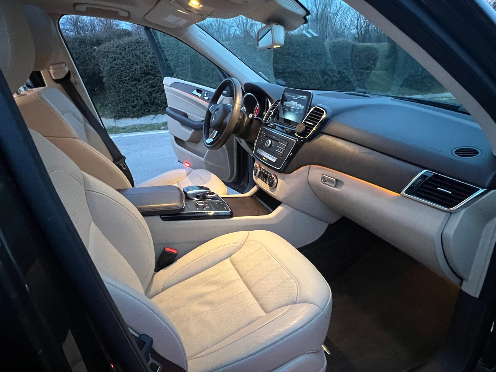 Mercedes-Benz GLE 400 4Matic, снимка 13 - Автомобили и джипове - 53968838