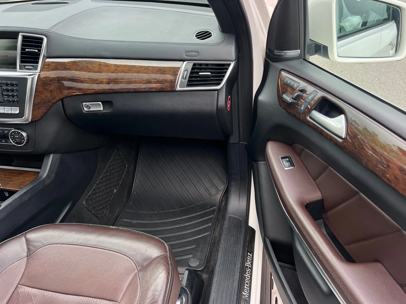 Mercedes-Benz GL 350 AMG/4MATIC/PANORAMA/6+ 1/FULL/MAX/UNIKAT, снимка 11 - Автомобили и джипове - 54527189