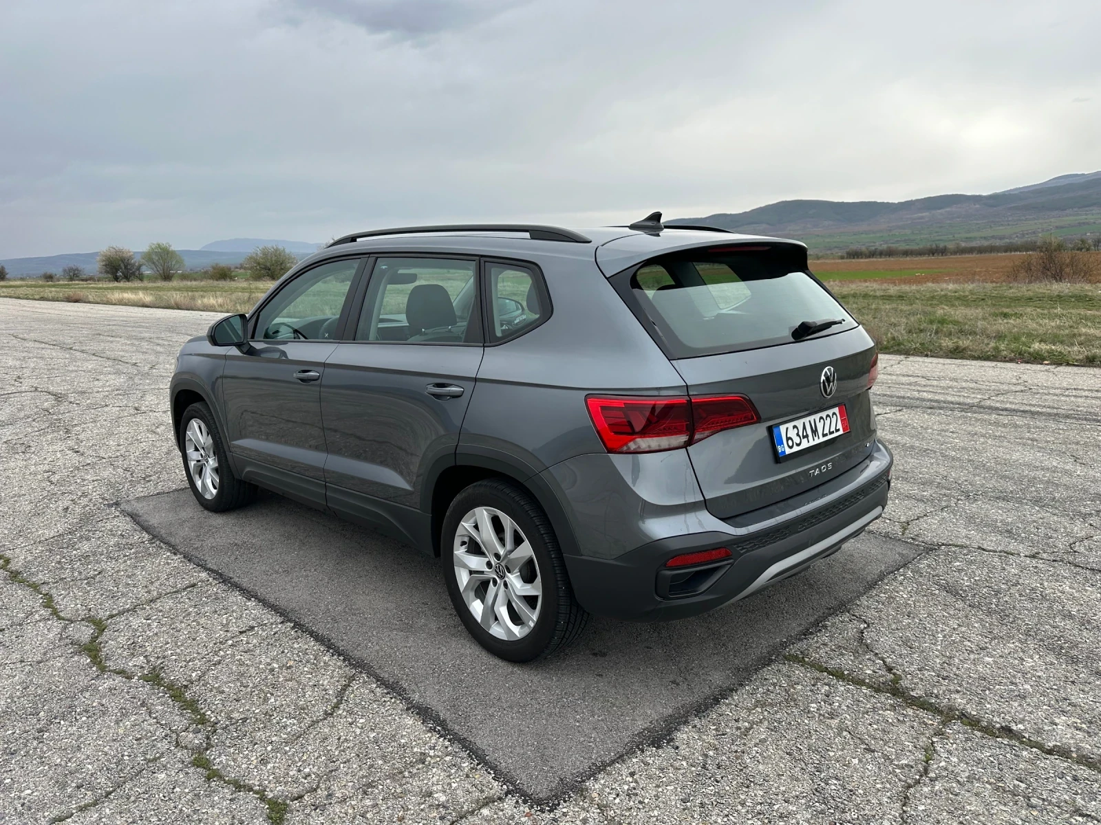 VW Tiguan TAOS 1.5 T, снимка 11 - Автомобили и джипове - 54552855