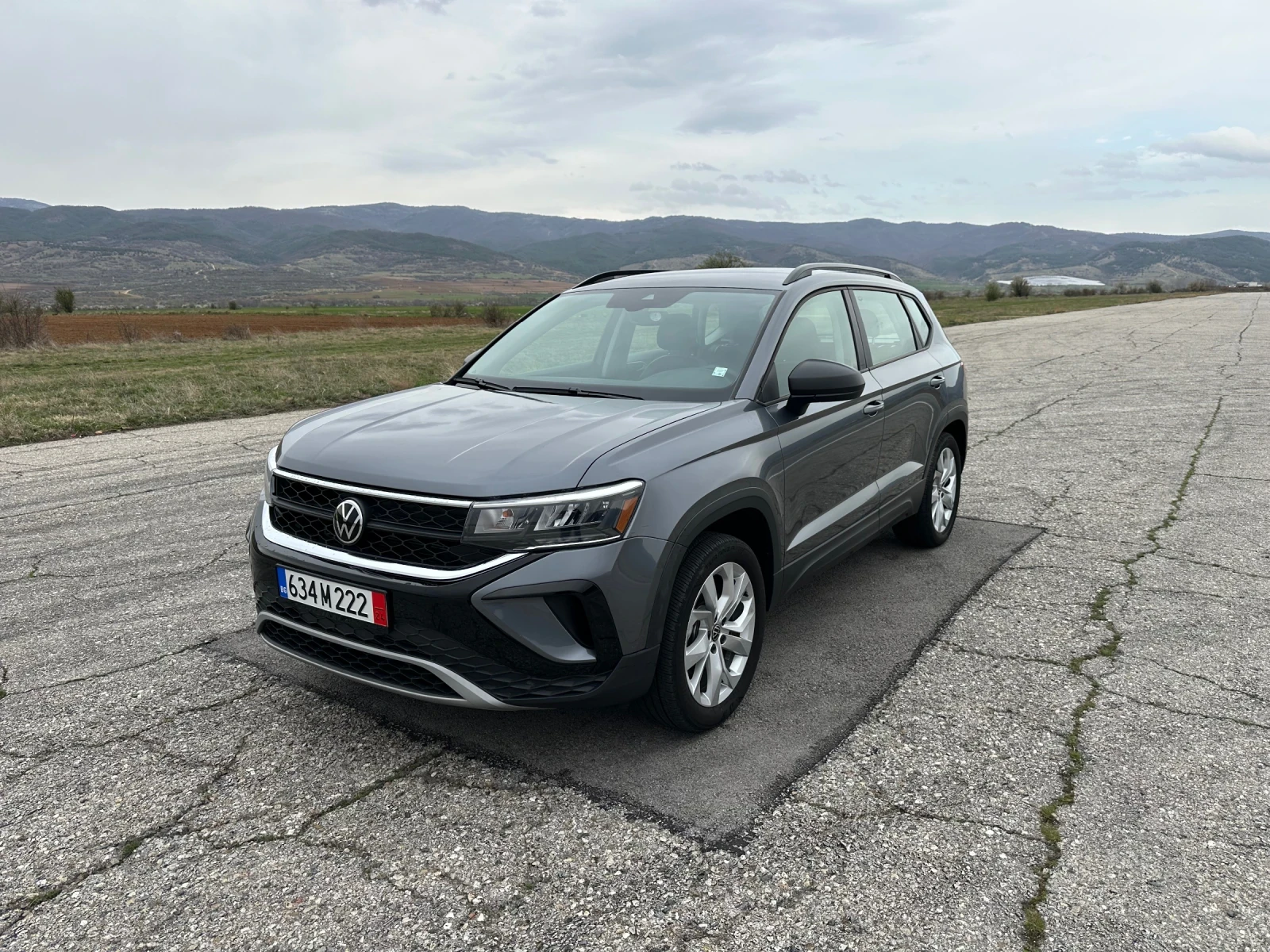 VW Tiguan TAOS 1.5 T, снимка 2 - Автомобили и джипове - 54552855